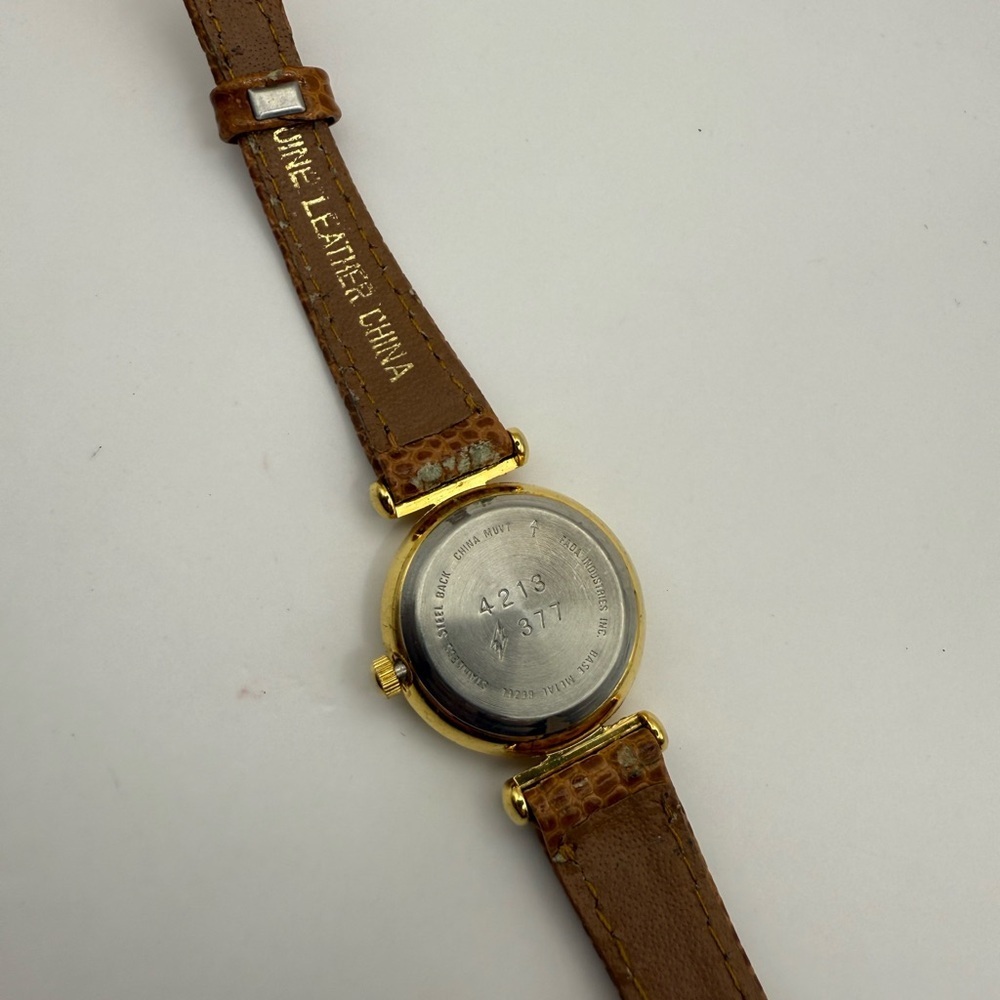 Vintage Folio Women's Gold Tone Watch with Mother of Pearl Face (New Battery) - Picture 9 of 11